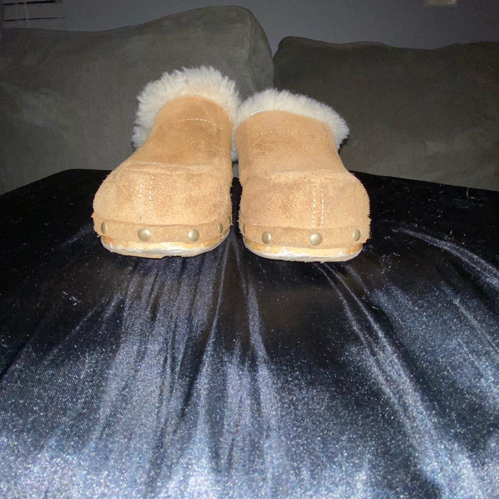 UGG Clogs Australia Kalie Clogs. Sheepskin lining. Size 6 - Picture 2 of 7